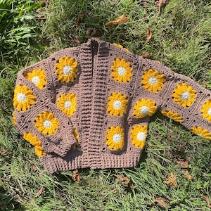 Handmade Floral Crochet Cardigan: Brighten Your Wardrobe with Daisy Delight